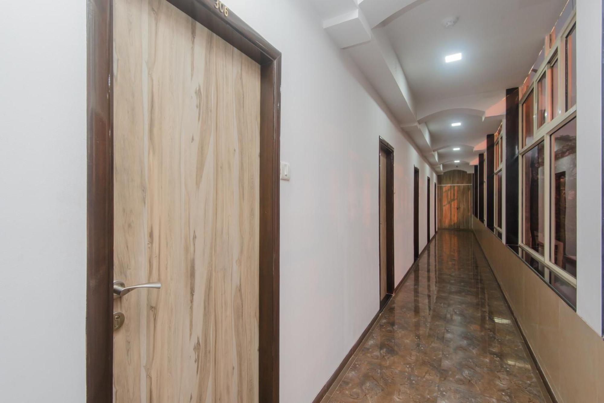 Super Hotel O Divine Residency Near Phoenix Marketcity Bombaim Exterior foto